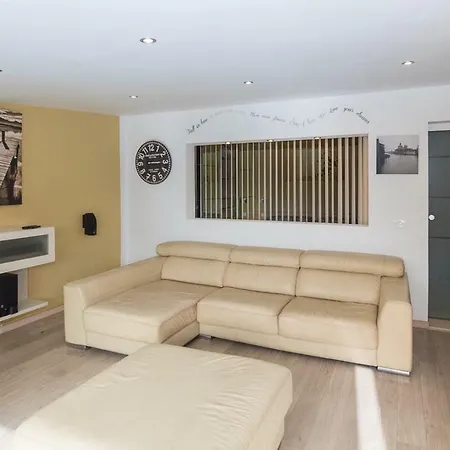 Luxury With Jacuzzi Holiday home *