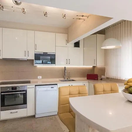 Luxury With Jacuzzi Holiday home